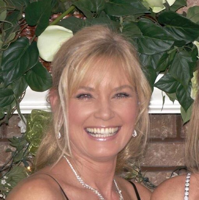 Happy homemaker. Love & enjoy being with my family and my zoo. Very passionate about renovating and updating our home.