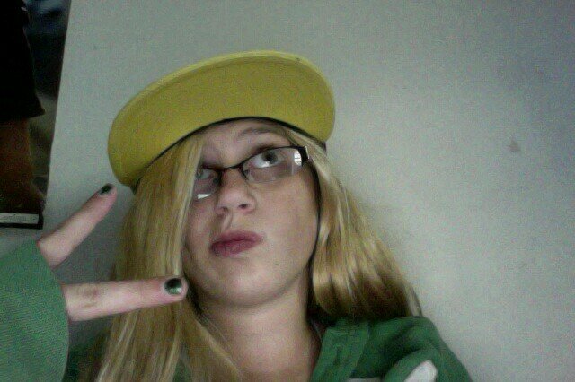 hey i know ur lookin at mr profile so turn that lil button blue B-) +:-D =B-D