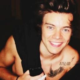 follow @kenya________  bc she gave u a free follow and shes fab