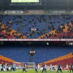 Ruim 5.000.000 'fans'. Nooit 50.000 stoeltjes bezet. gniffel. Of zal het dan toch ooit gebeuren? Is de aRENa al vol?