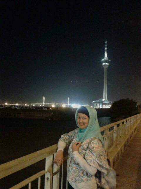 niftreliadewi's profile picture. berusaha selalu bersyukur untuk setiap kejadian yang terjadi .. :)