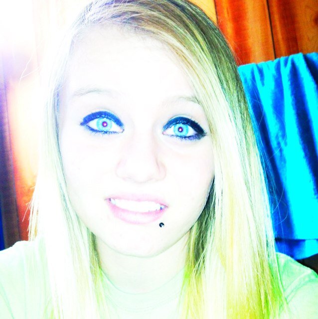 I want to be a actress, thats my dream . I'm nice to people and LOVE meeting new people.