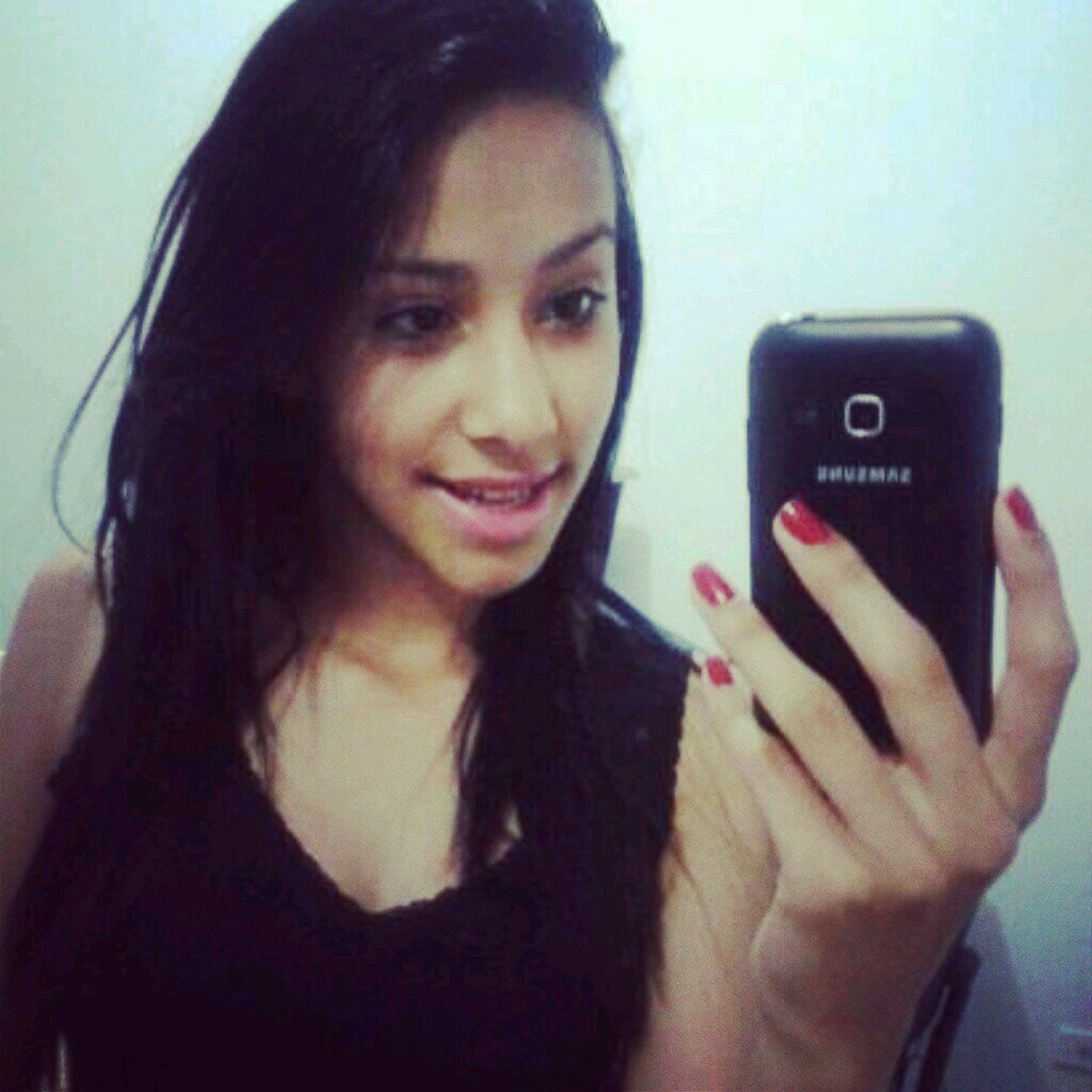 Jennifer Ketryn   *---*
   Procuro somente a Felicidade *_*