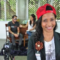 Estudiante de Comunicación Social. Adicta de la buena música. Enamorada del chocolate, del helado y de El. Fiel defensora de lo que pienso y de lo que soy.