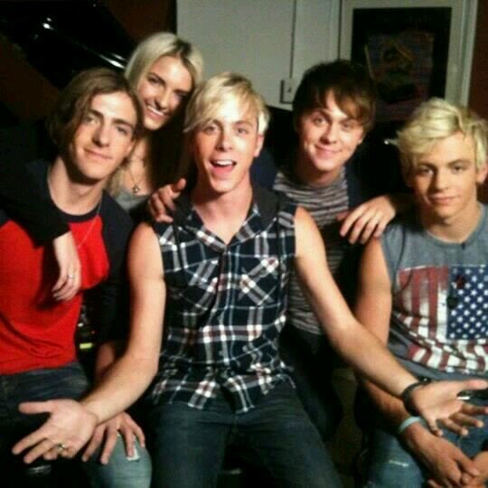 Us are ~KatyR5~~SamR5~~SoolR5~~JasonR5~~DylanR5~
We love R5 ( @officialR5)US PAGE !http://t.co/GWX0vRbV
