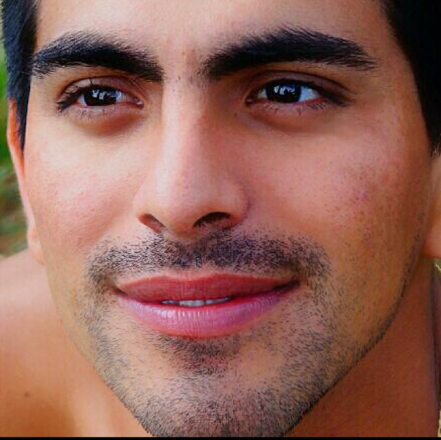 josellr0210's profile picture. Very Very Happy