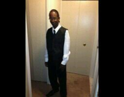 Good looking guy love writing music l also play the keyboard