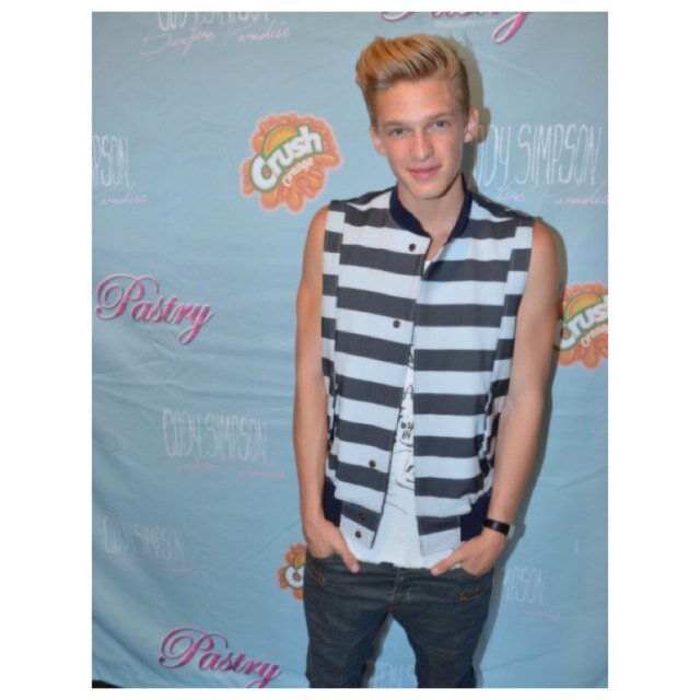 ✰ u dont need to follow this so follow my main @CodysFangirlin ifb just ask ✰