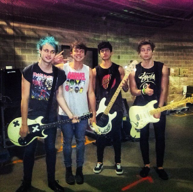 Hey im oing to upload photos of the boys 5SOS Ashton Calum Michael and Luke 1D Niall Harry Louis Liam Zayn IG:5SOSFamAndDirectioner