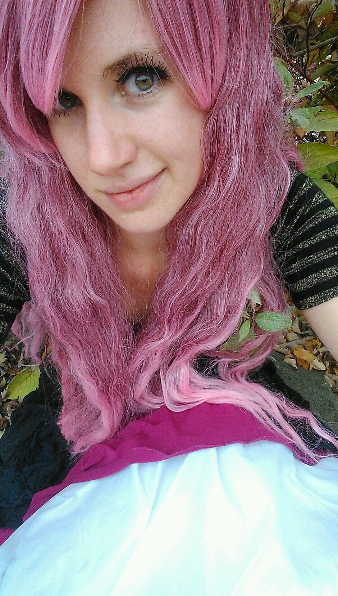 Love free things, health tips, crafting, eating, laughing and dancing.