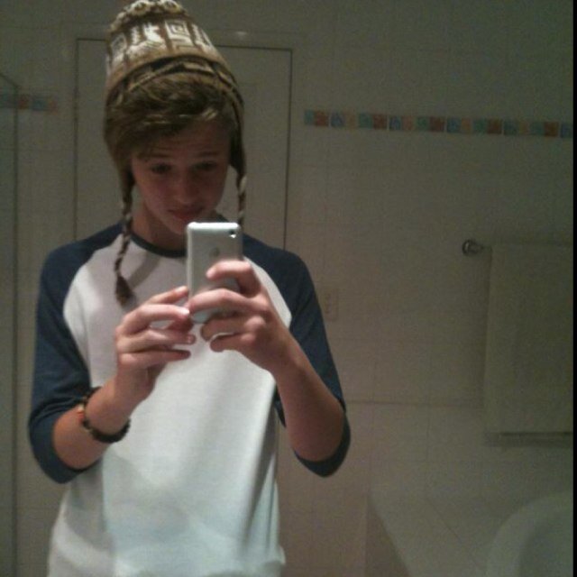 Im Nick :) i always treat girls with #respect! :) not single.. I think, but if ya wanna chat then hit me up im not fussed :) ✌♥