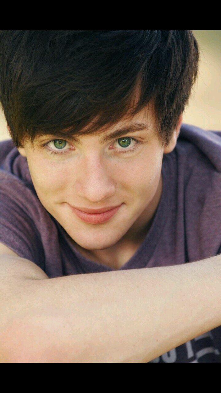 Jonas.Adam.Blue   // Boy // 28th Feb. 17 years old * Love surfing . Guitar . Hip-hop  sorry if i don't get online often.
