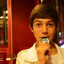 Eğlenceli hoş biriyim takip et