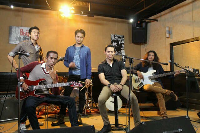 Official Twitter Of D'Luna Band l House Of Harmony