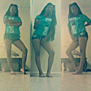 , Real Ass Femaleee Dont Fw Too Mehh 
Females Butt A Koo Ass Femalesss Follow Mehh Ill Follow Baccc !
7 / 4 / 12 :) Pooh Pooh Olee Ladieee ! Solo Kall Mehh BWA