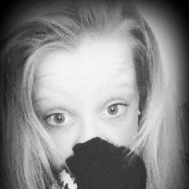 Lol I'm so bubbly and weird I'm a massive fan of 1D I love them Louis Tomlinson is the best tho lol I ❤him ❤❤❤