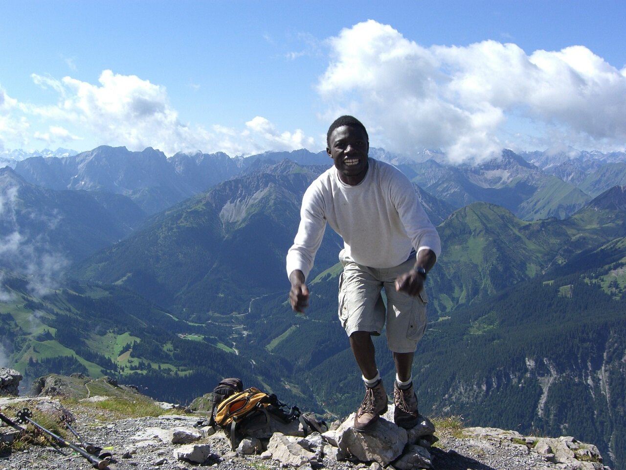 Ich bin David Kwabena Badu. Ich komme aus Ghana und lebe in Bonn (Deutschland).
