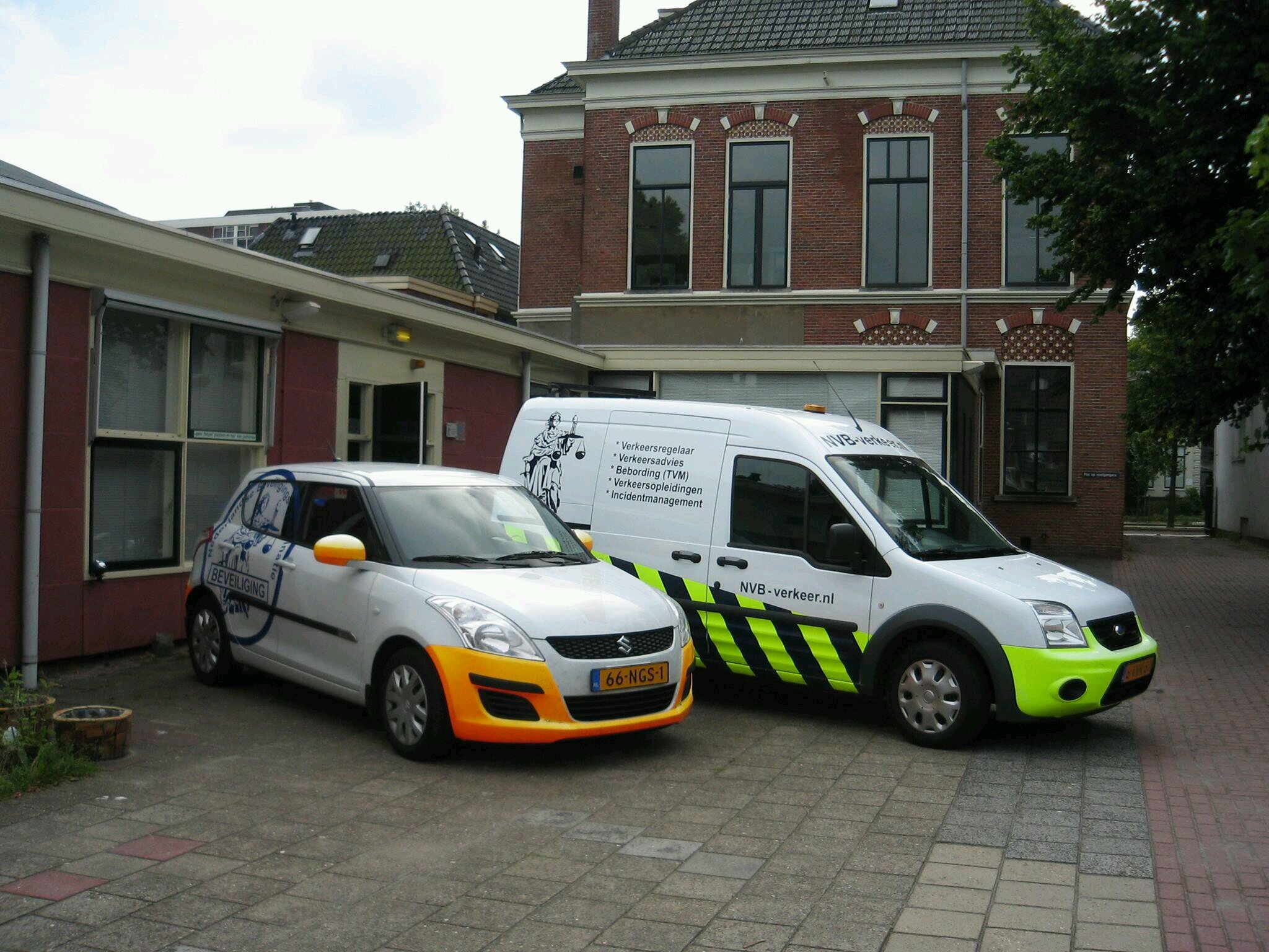 Verkeersregelaar en beveiliger bij NVB-verkeer en NBC-beveiliging. Tevens eigenaar van de stichting Verkeersregelaars Veendam.