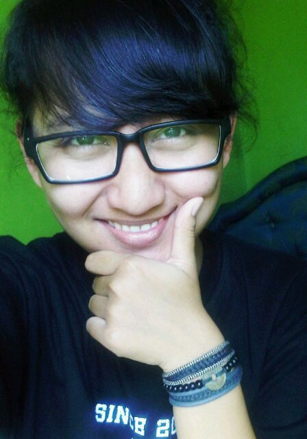 My name's Alria Mada Putri Ernanta. My call name's Mada. I'm born on Nganjuk, 20June1995. Now, I live in Tangerang City. I'm bassist on SHFM \phc/