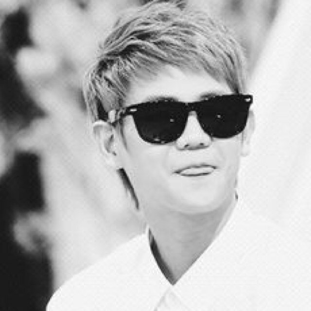 ผม โยน้อยสุดหล่อครับฟอลมาคุยกันสิแล้วคุณจะหลงรักผมเหมือนที่ผมรักคุณ ;(14/5/13)