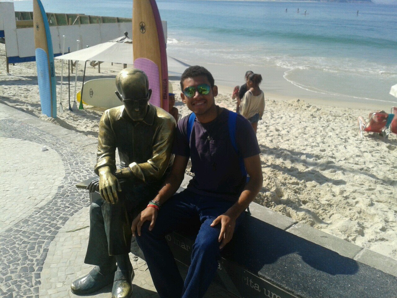 Missionário e Discipulo da Comunidade Doce Mãe de Deus ! vivo só para Deus me doando neste Carisma que é para o Mundo! Sou Feliz Sou Doce Mãe de Deus!