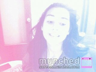 Y en mi mente aun tengo grabada esa vez en la que yo lloraba y que solo una mirada y una sonrisa tuya valieron para sacar mi mejor sonrisa♥