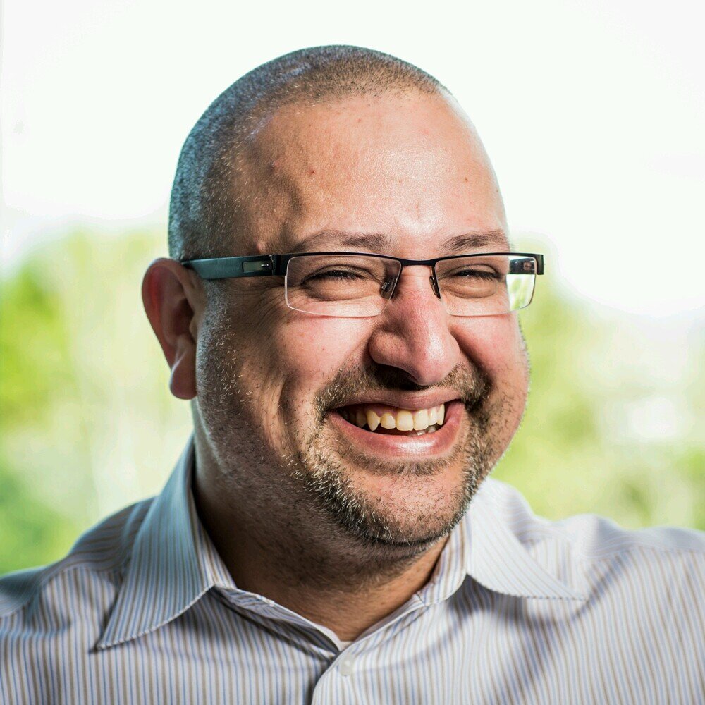 Digital Marketing/Web Management Director with more than 25 years experience successfully managing global teams.