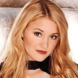 425 years old. Turned for my beauty...now I use it to my advantage in Vegas. Unlife long friend of @Derrick_Grey. Maker to @Liam_Drake.  (TB/RP) 18+ Only