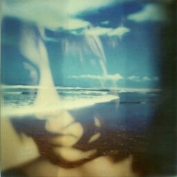 Eva_Flaskas's profile picture. I’m obsessed with instant film, 35mm & 120 film, preferably B&W. Take a look into my world. https://t.co/howfED4UiQ