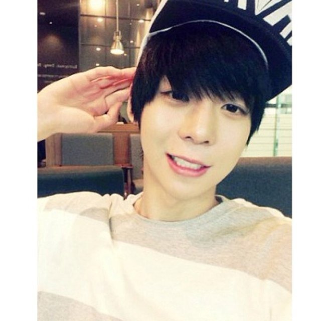 #teamasian #kpoper 17 yo, french fanboy. follow me~