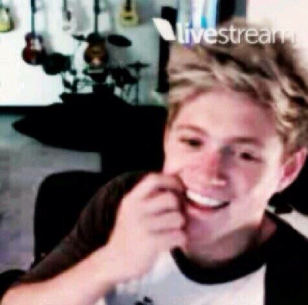 JUST GAVE YOU A FREE FOLLOW SO THE LEAST U CAN DO IS FOLLOW @NIGGYNIALL OK PEACE NIGGAS ILY
