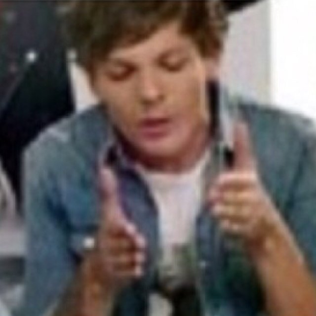 FOLLOW @louis_tottommo SHE FOLLOWS BACK!
