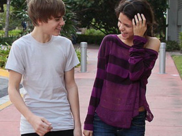 SocialProbss's profile picture. Everyday Social Problems that occur in your life.... Especially if your in High School!
                        FOLLOW!