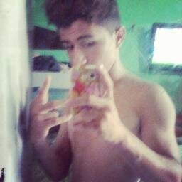 SIGO TODOS QUE ME SEGUIREM 
14 anos, ,SOLTEIRO. HETERO  
FACE ; http://t.co/rV8g4v9oHw
INSTAGRAM : http://t.co/4COSa0Hhdj
