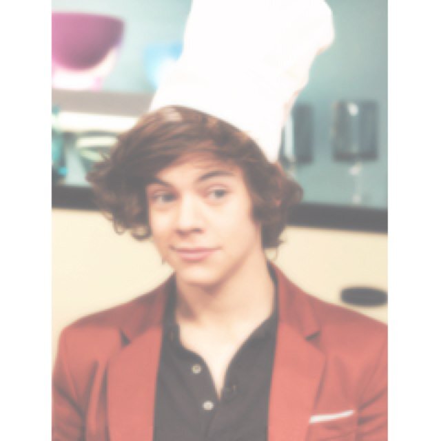 Hiiiii please follow @fxcknharold thanks :) x