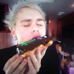 i have a thing for 5sos and by thing i mean vagina