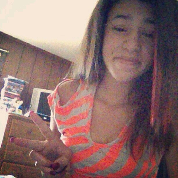 ;; Heey My Name Is Angie | Im 13 Years Younq :) |Fallo Me c: |My Fav Bands;SWS/BVB/TF/SS.|Straight c: . ~Singlee 3 !
