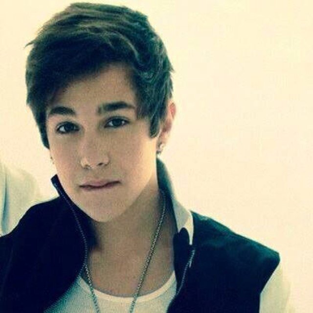 Hello Mahomies I'm one of the members of tweeter!! Come follow me!! Ill tweet lots of pictures of Austin Mahone and ill try to keep up with the latest updates!!