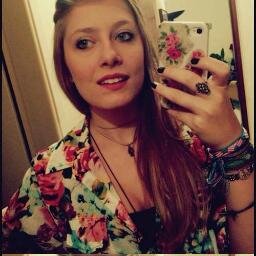 Apaixonada pela música, ela movimenta minha vida.