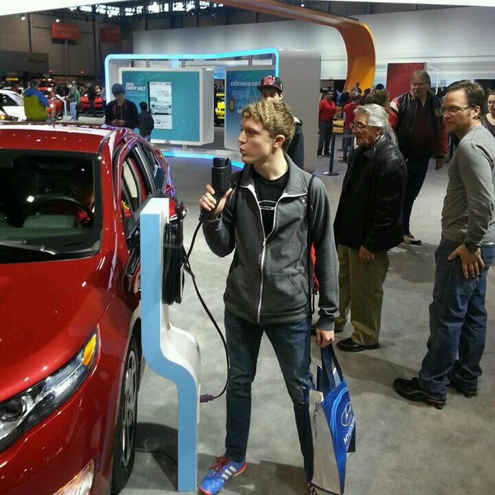 AlexMWitek's profile picture. Tweeting the best tweets since 2011. Illinois '19.