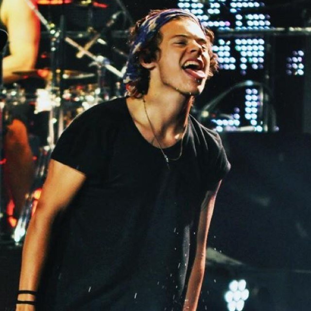 Please go follow @Lou_TommoBoy :)