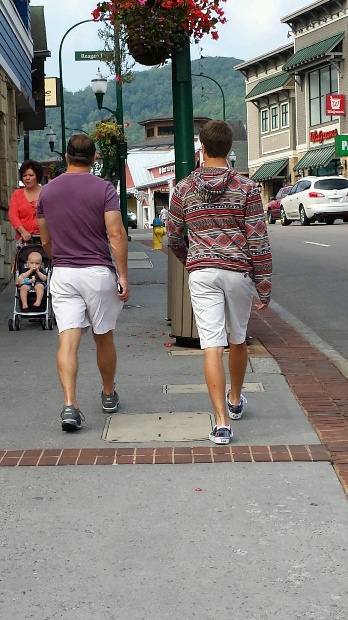 elmointn's profile picture. 