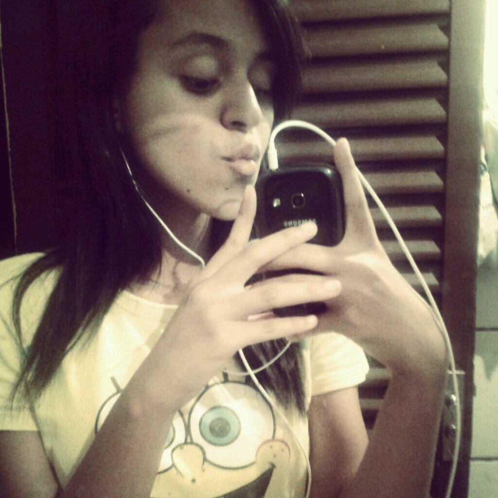 14 anos , solteira , esmeraldina , Luanet *-*, chocolatra e isso ae k ;*