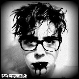 MoofLaPouet's profile picture. Soif d'art, de culture et de l'être humain ! Photographe urbaine et branchée en devenir.  Disjonctée parfois sérieuse...  Ou l'inverse...