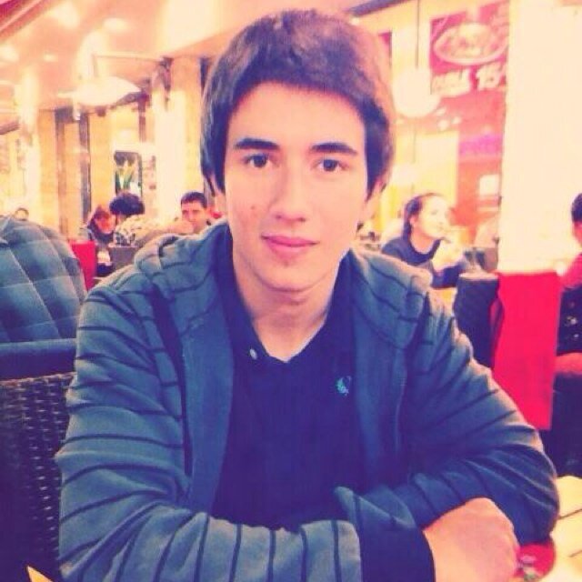 Küçükken su şişelerine işiyen çocuk
