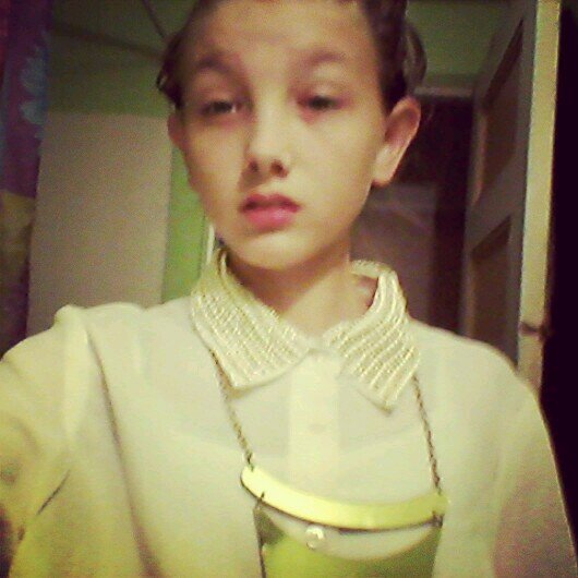 my name is hailey i have 4 best friends and yess i am bisexual follow me and i will deff follow back :*