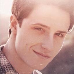 Shane Harper to dwudziestoletni piosenkarz, tancerz i aktor, znany z roli Spencera Walsha w Good Luck Charlie. Więcej informacji na: http://t.co/ej8Ai1dK
