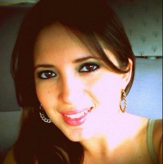 Alegre, Autentica y Amiga de las buenas. Amo viajar y Shalalaaa :) ☺