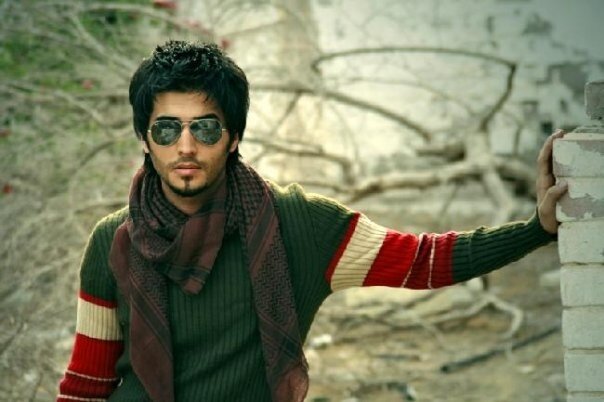 هذا اناا
آغآرُ بقوھَ ، آحب بصدق ، وَآحزن بعمق ،
لآ آجيدَ لعٌبْ آلآدوآر ، ولآ آتقن لببس آلآقنعہ
وَعندمآ آصمت فـ آنآ حقآ آتآلمْم
