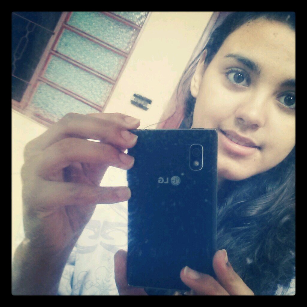 15 anos, Canceriana, Irritante, Chocolate,  Mãrida @LoveForSelena1D 3' . Deeus s2'